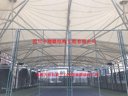 成都天府立异中间网球场膜布局工程